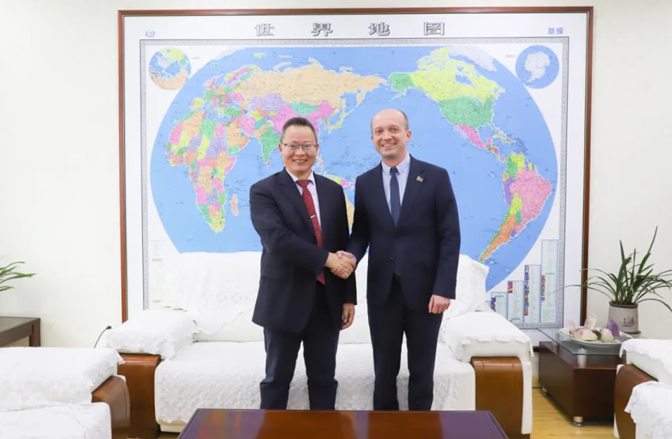 白俄罗斯驻华大使馆公使参赞到访z6com·尊龙，共拓国际合作新机遇